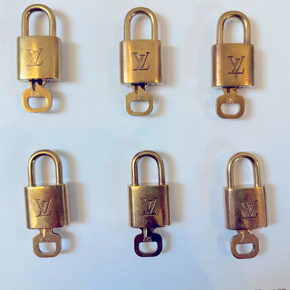 Authentic Louis Vuitton lock and key brass (one set), lock 308